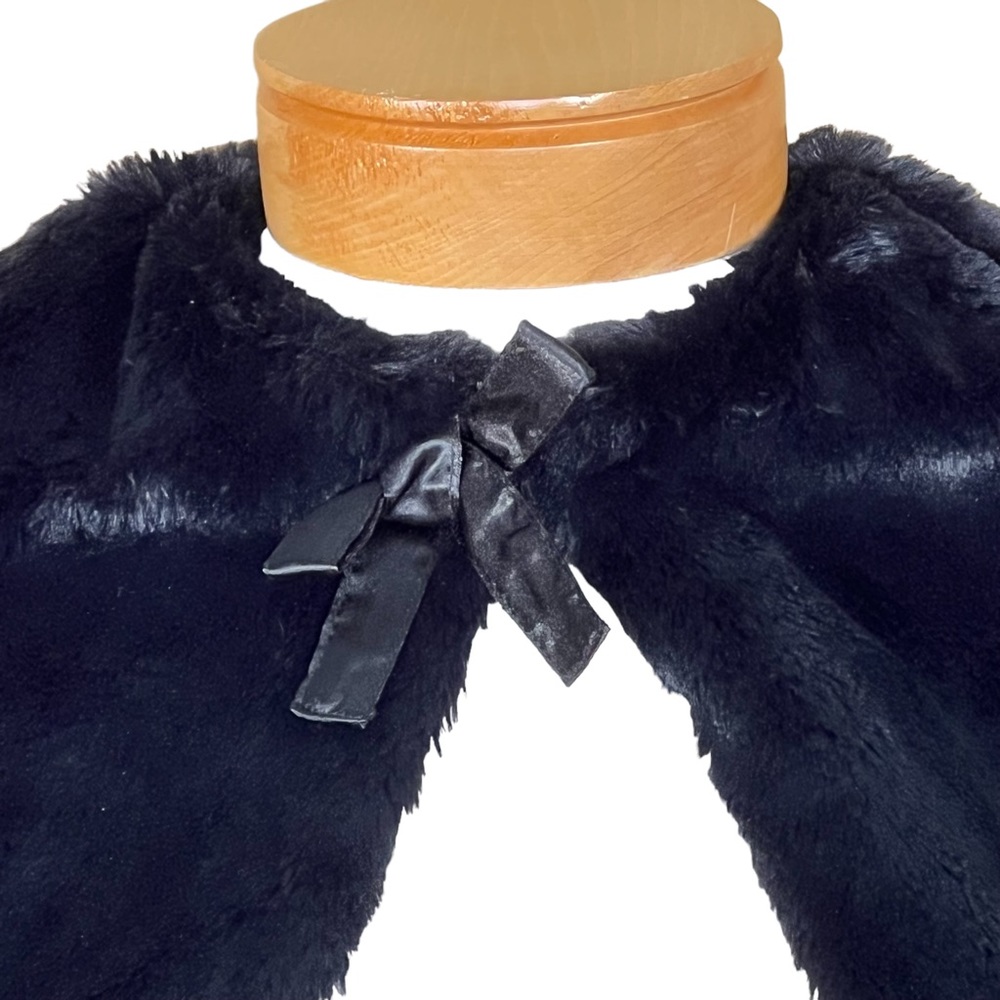 The Children’s Place Faux Fur Black Cape With Button & Loop Closure M 7/8 - Picture 2 of 11
